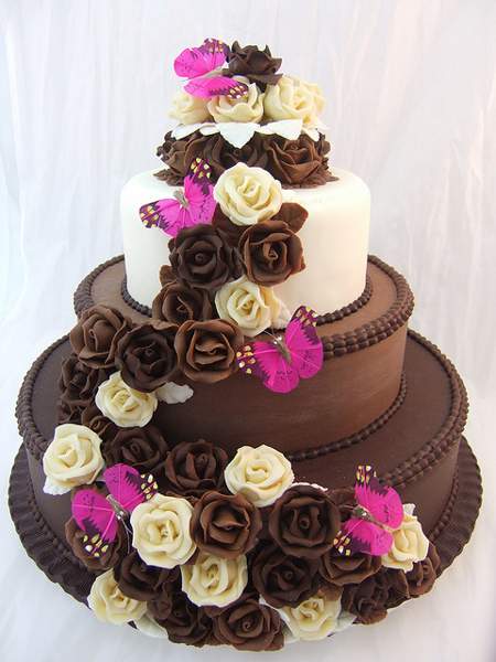 Big-Chocolate-Cake-With-Brown-And-White-Rose-Flowers.jpg